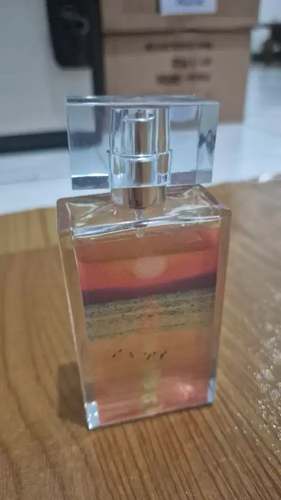 Parfum wanita miniso cityscape pemandangan kota cahaya pagi bali