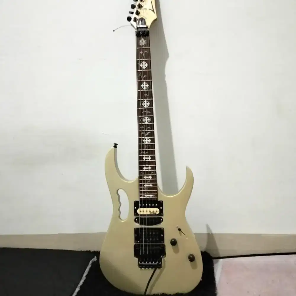 Gitar elektrik ibanez