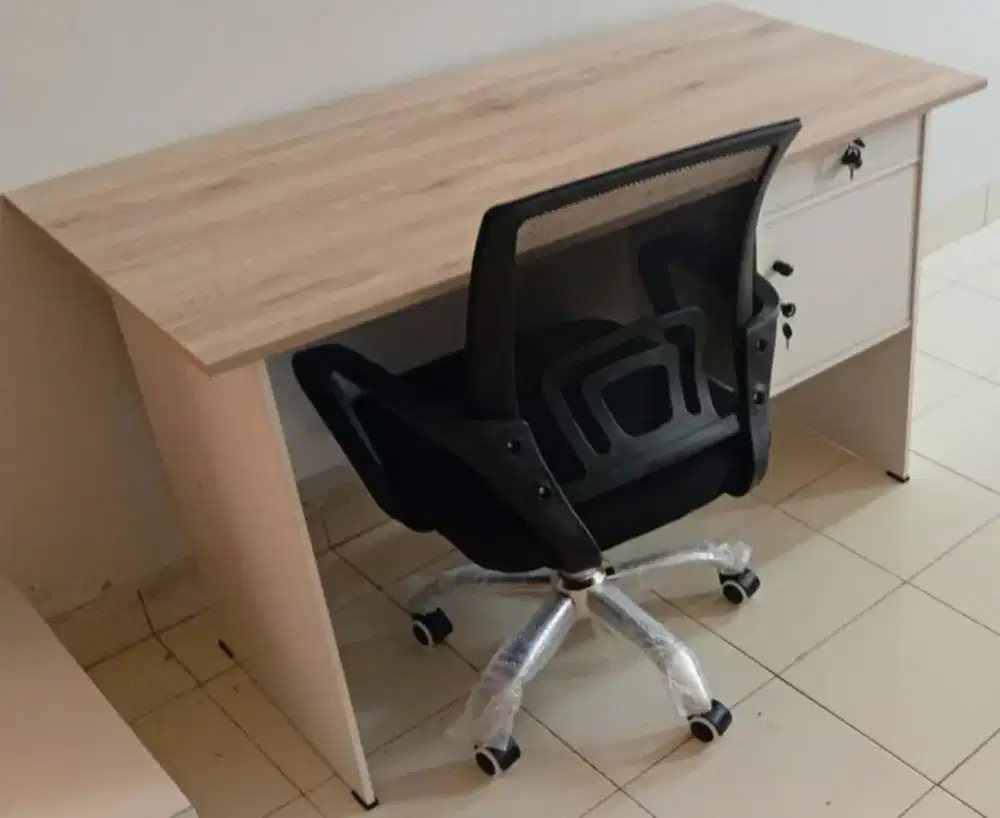 Meja Kantor + Kursi Kantor New