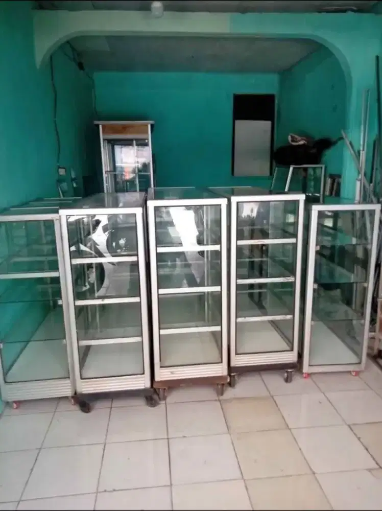 Etalase bekas ukuran 1 meter