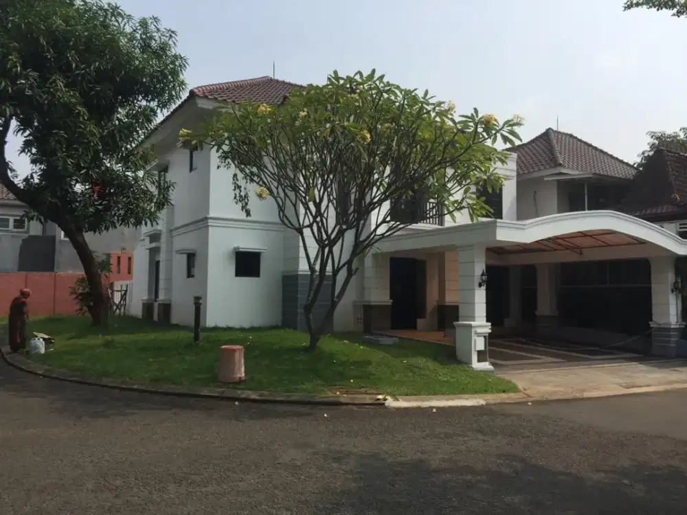 Rumah siap huni lokasi hook dalam kluster di Legenda Wisata