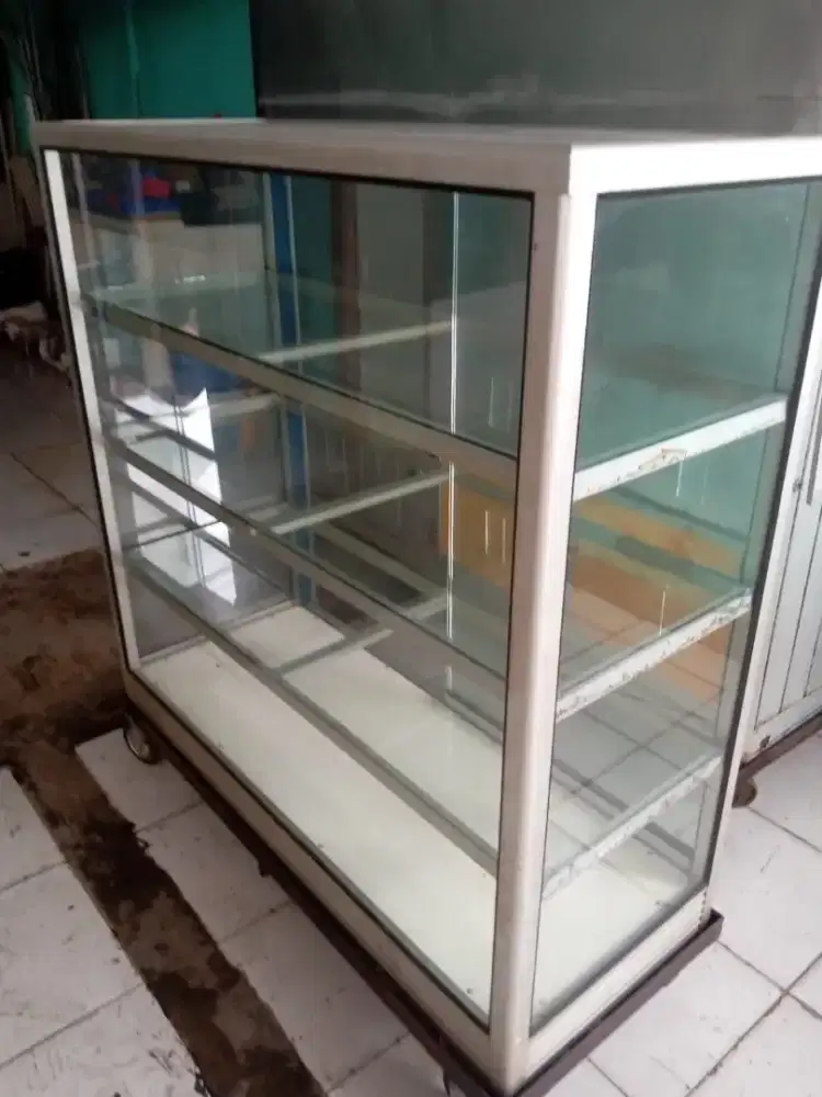 Etalase bekas ukuran 1.2 meter