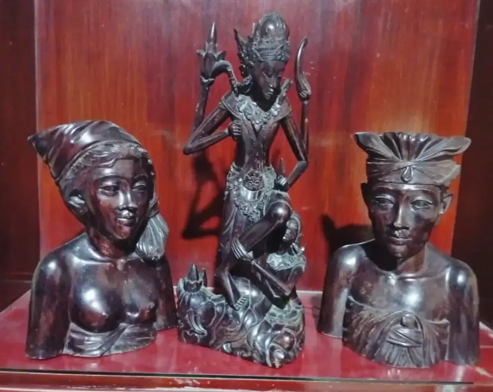 Barang antik patung bali