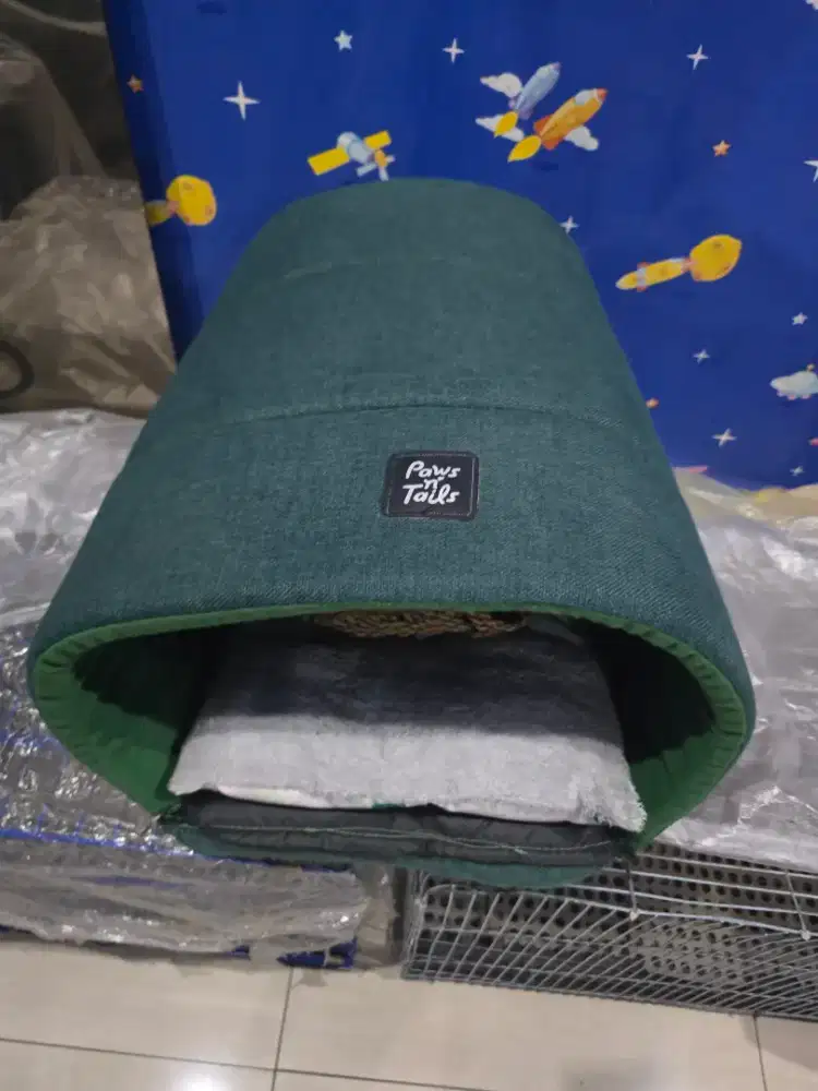Tempat tidur merk PAWS N TAILS  utk kucing,kelinci/hewan peliharaan.