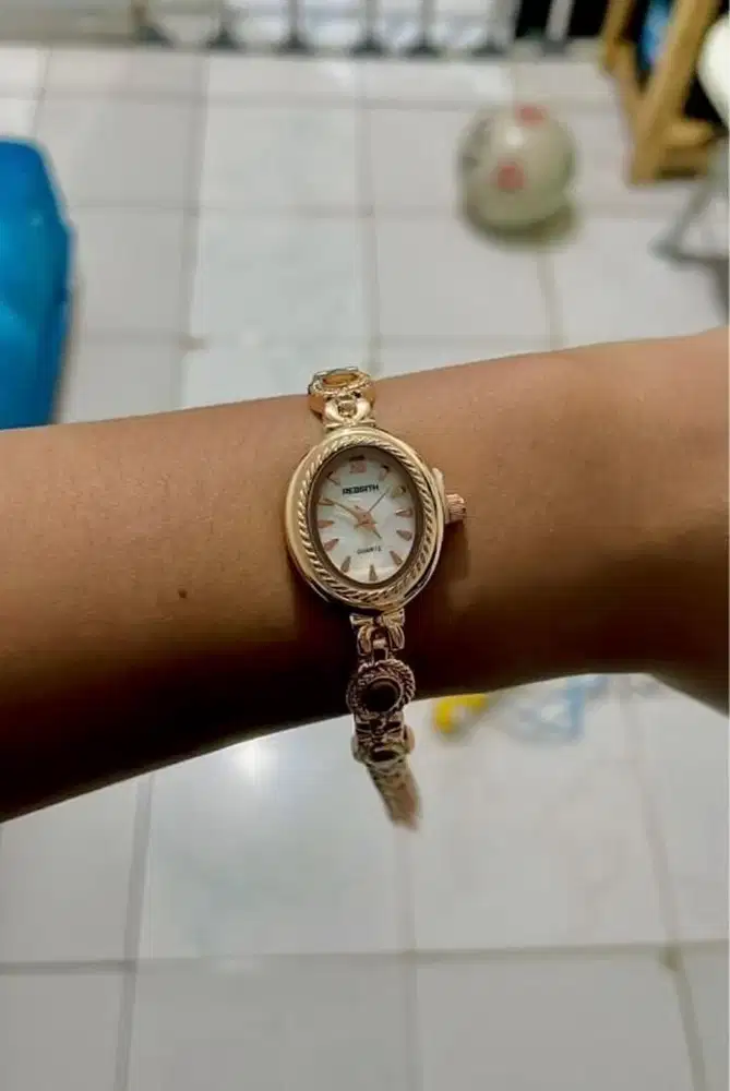 Jam tangan rebirth