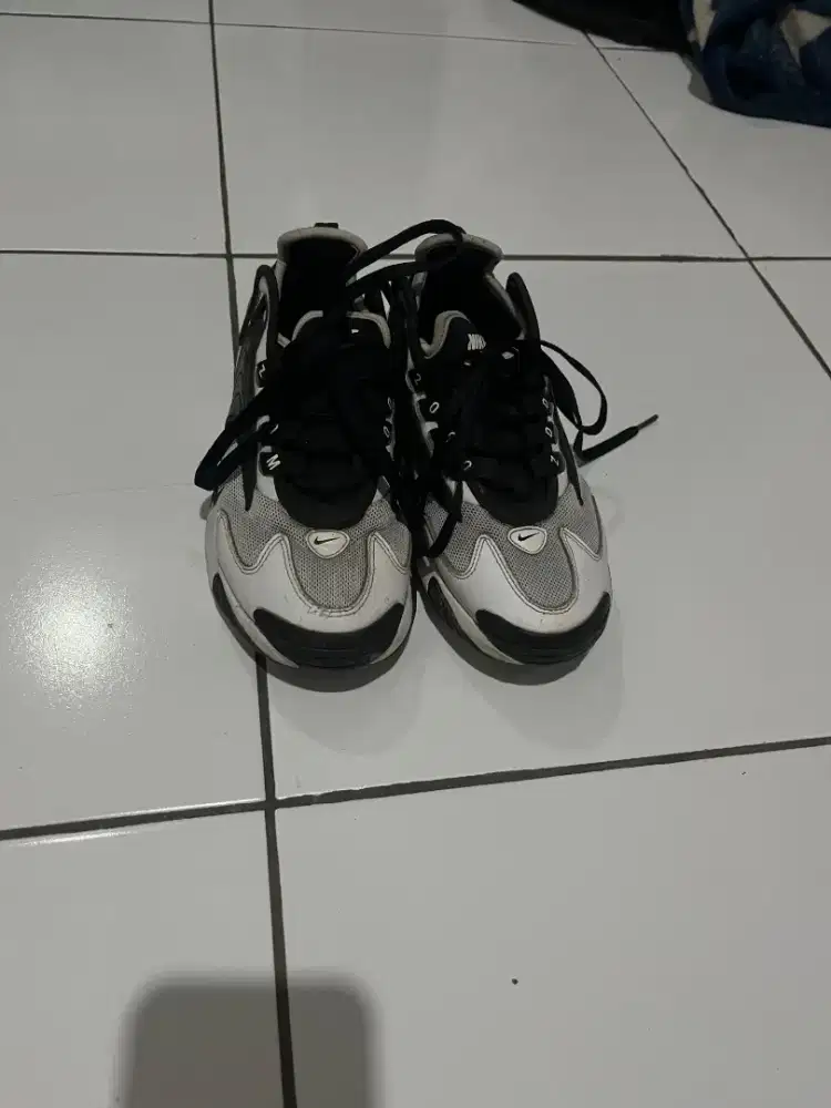 Dijual sepatu basket Nike warna hitam putih