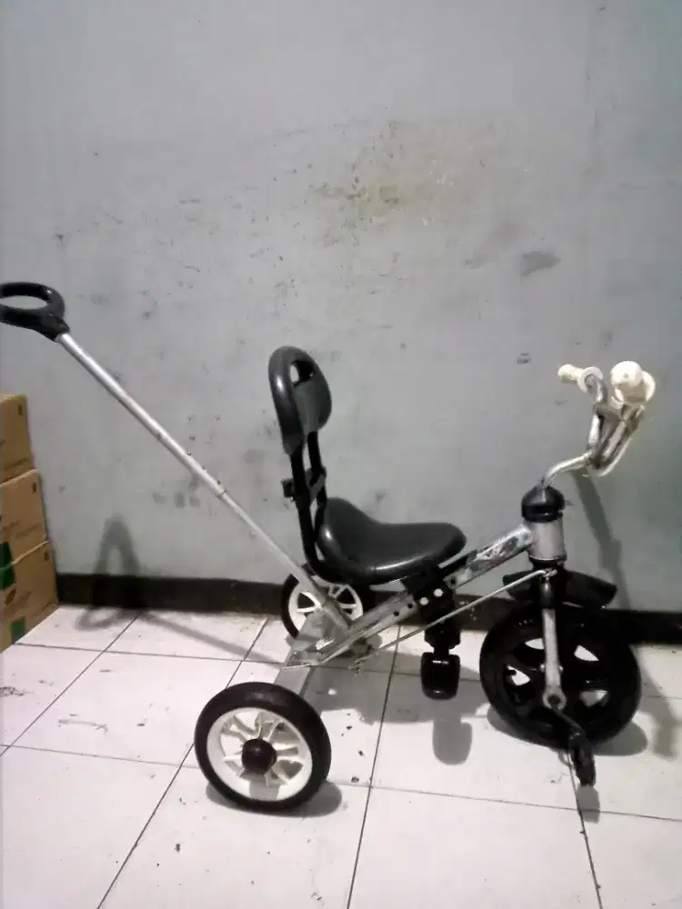 Dijual sepeda roda tiga SAFARI PMB 721 anak masih bagus batangan besi
