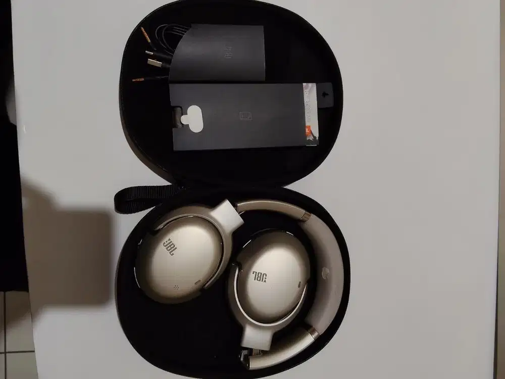 (Preloved) - JBL Tour One M2