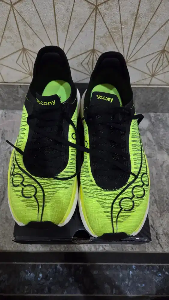 Saucony endorphin elite 2 ori size 42 panjang 26.5 cm