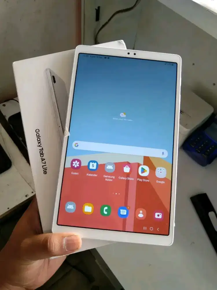 Samsung tab A7 lite 
Jaringan 4G
Ram 3/32 GB