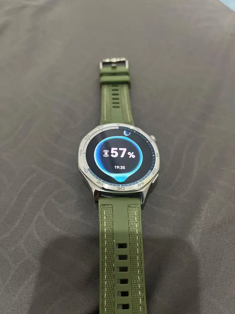 Huawei Watch GT 5 – Like New, Elegan & Sporty!
