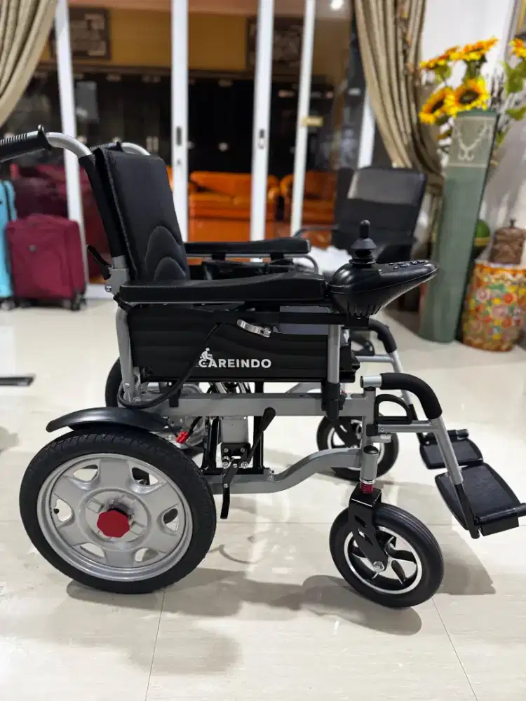 Kursi roda elektrik careindo 503