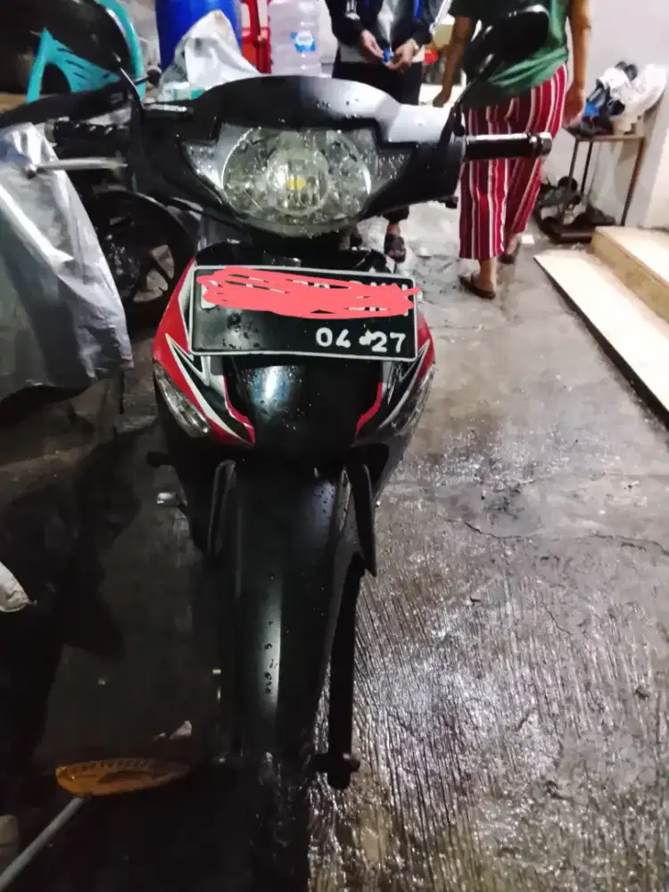 SS lengkap pajak hidup. Motor tingal gas, stater on.