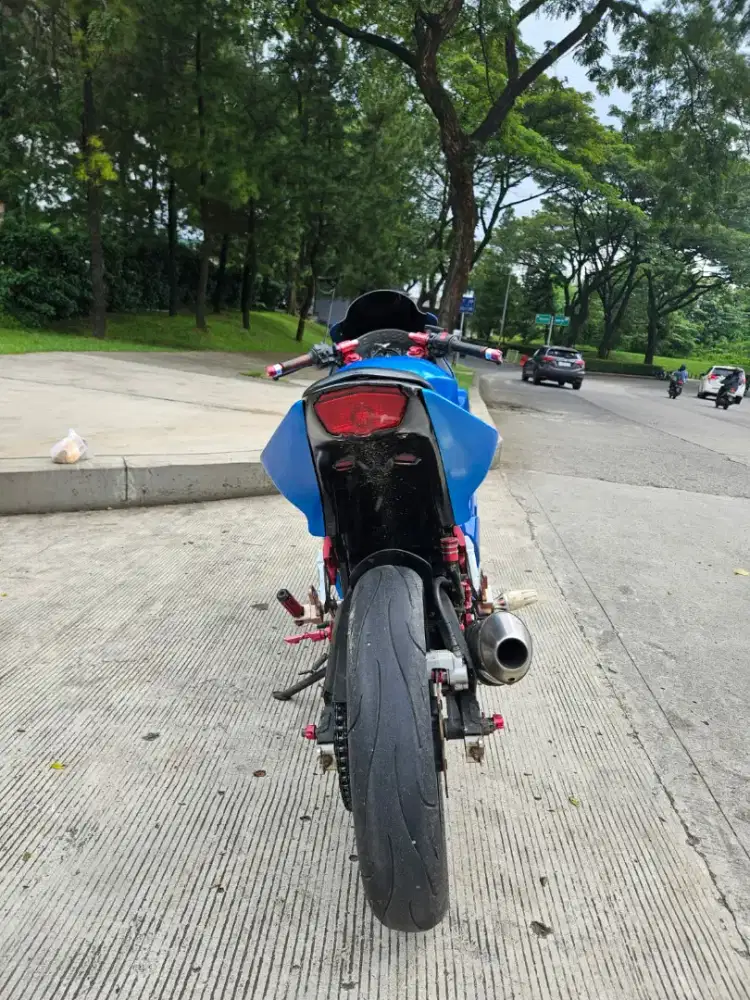 JUAL
Kawasaki ninja karbu 250cc 2cilinder 
Tahun 2010