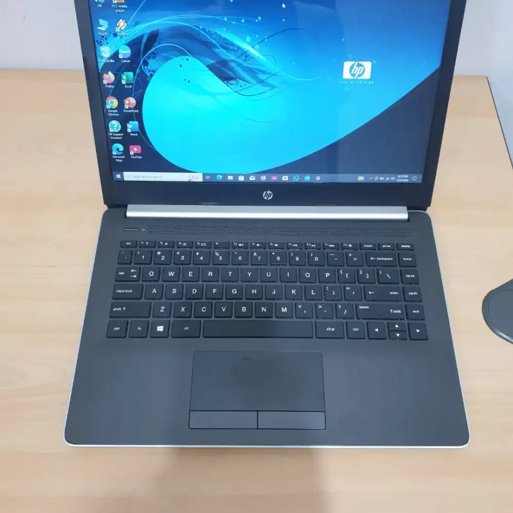 HP 14 

AMD A4 9125 - VGA RADEON R3 -  RAM 4 - HDD 500GB