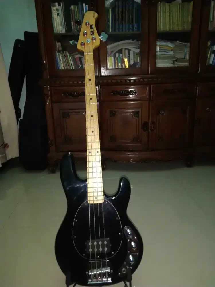 Pensiuun jual bass gitar kokoh