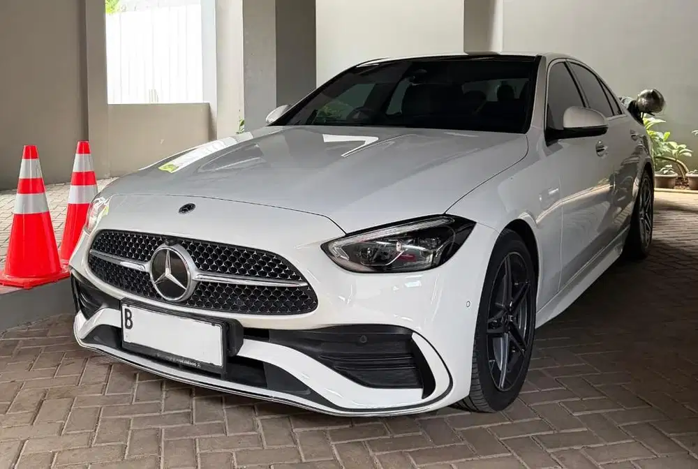 Mercedes-Benz C300 2023 Bensin