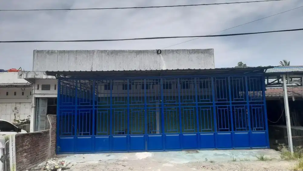 DIJUAL 2 UNIT KIOS dipinggir jalan besar dekat dengan stadion baru