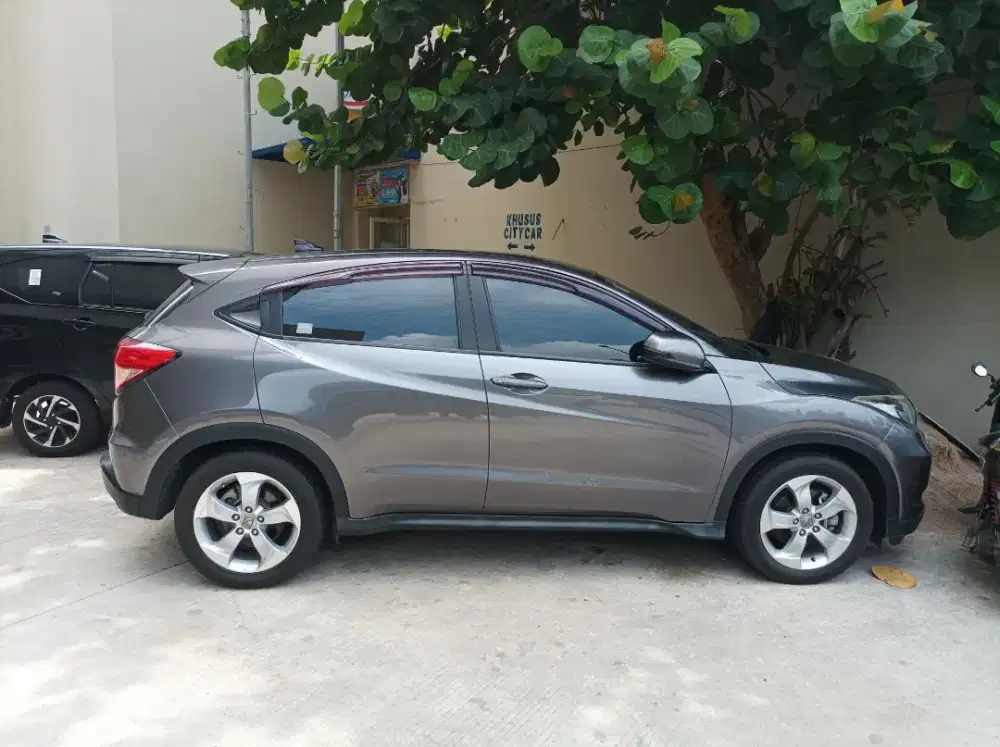 Mobil HRV S Manual 2016 terawat KM 64 ribu