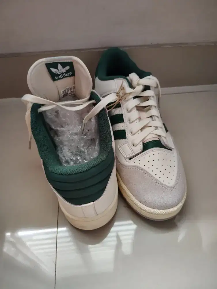 Sepatu Adidas simpanan like new size 44