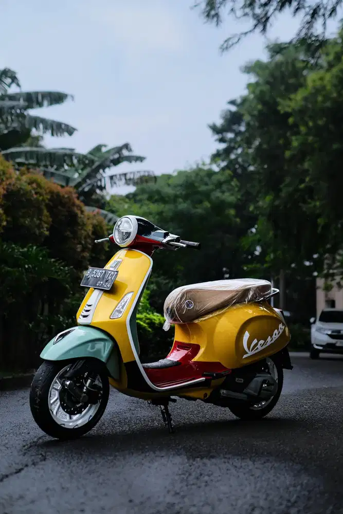 VESPA PRIMAVERA 150 LOOKS LIKE SEAN WOTHERSPOON 2019