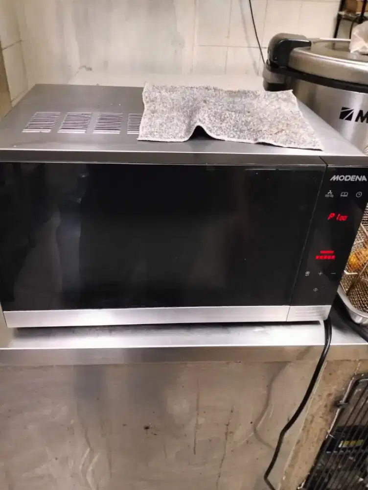 Microwave oven modena