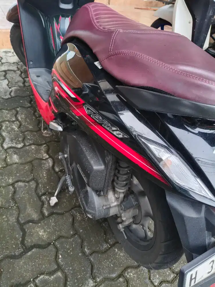 Genio 2023 merah hitam