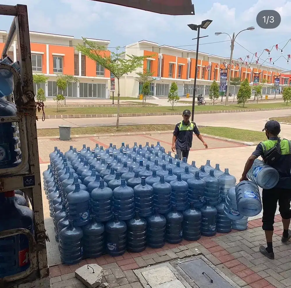 Karyawan Toko Galon Citra Maja