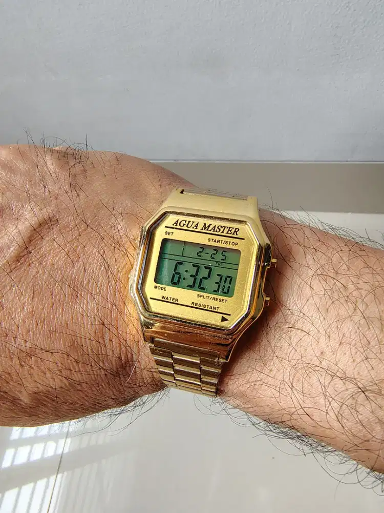 Jam aqua Master gold not Casio