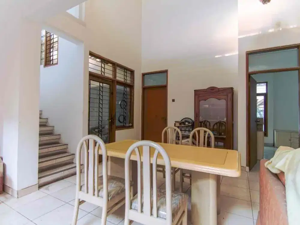 DI JUAL RUMAH
SURYANI 

Luas tanah 180m2
Luas bangunan 192m2 (2lantai)
Lm 10
Kt 3
km 2
PDAM
Listrik 2200 wt
telp 1 line
Garasi 1 mobil
carport 1 mobil
Dapur 
R tamu.
R keluarga
SHM

OP 1,9 M nego