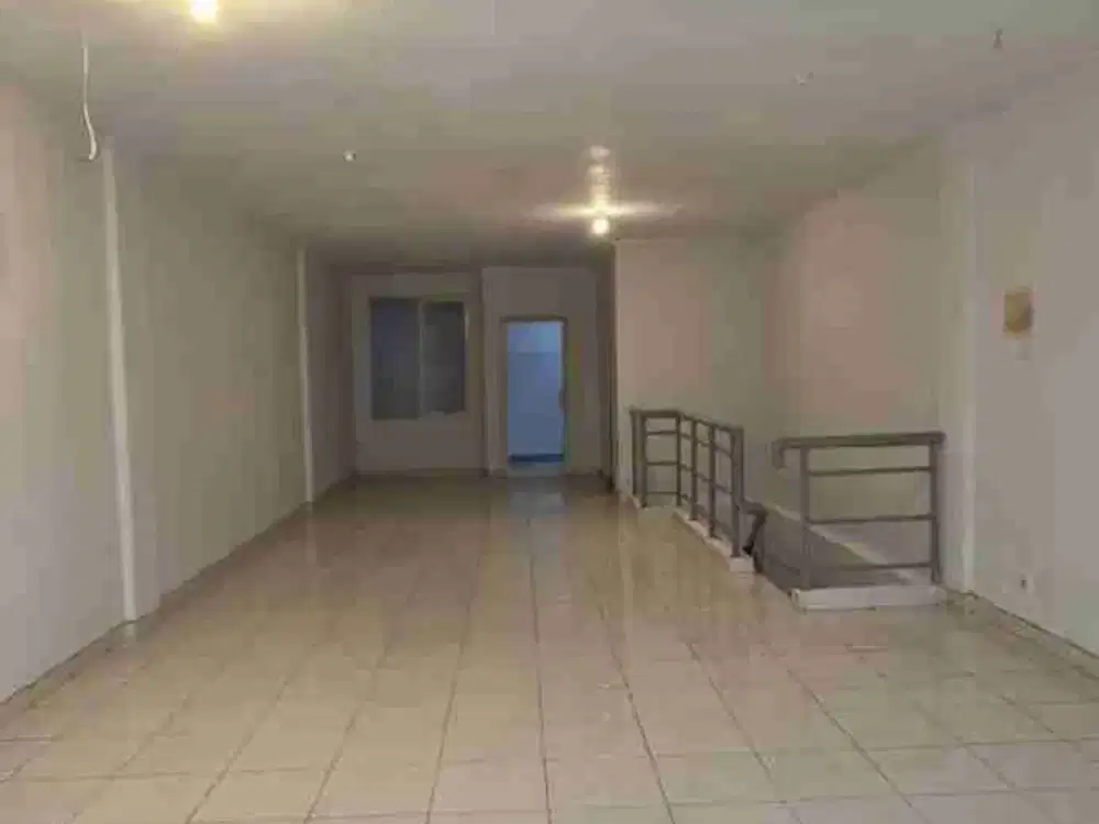 Disewakan Ruko Pakuwon City 2 Lantai Baru Renovasi & Area komersial