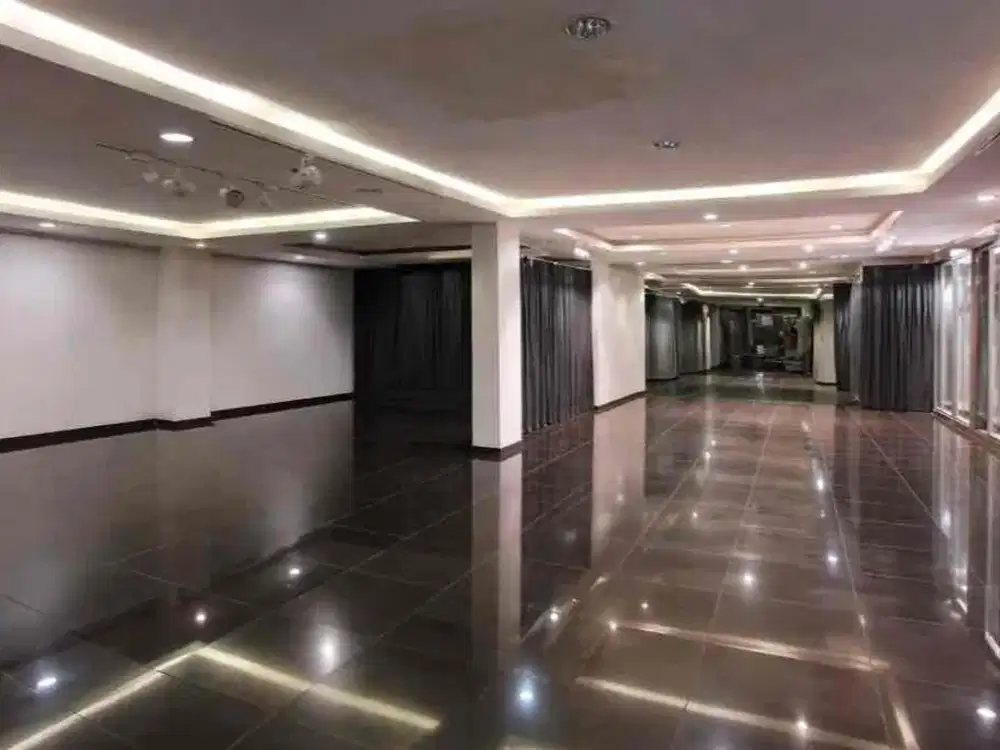 Repost
Jual 2 Ruko rendeng
Paskal 23
Lokasi strategis 

LB +_ 600 m[9x15]
4 lantai 
Km 3
Hadap selatan 
Artesis 
Listrik 7.700 w

Harga : 7.5 M
YL