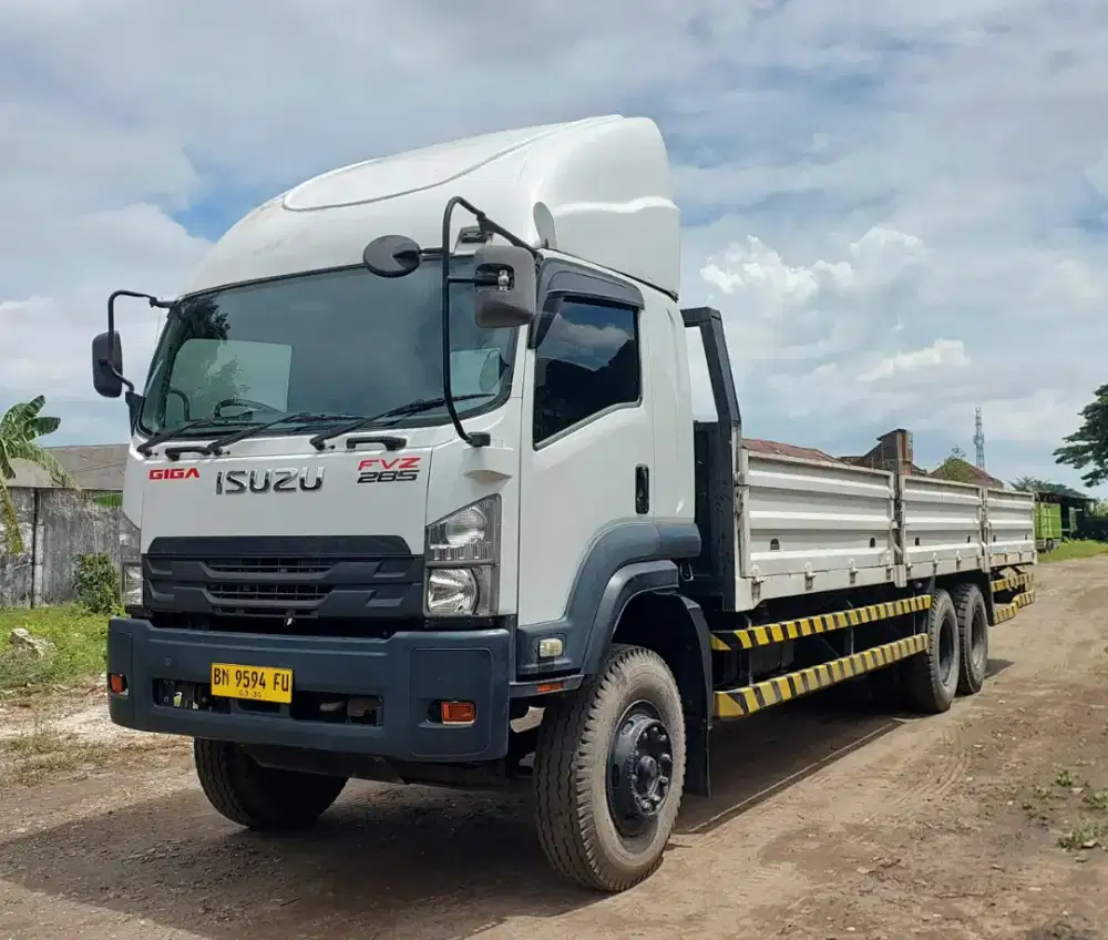 Isuzu Giga Tronton 6x4 asli Chasis Panjang