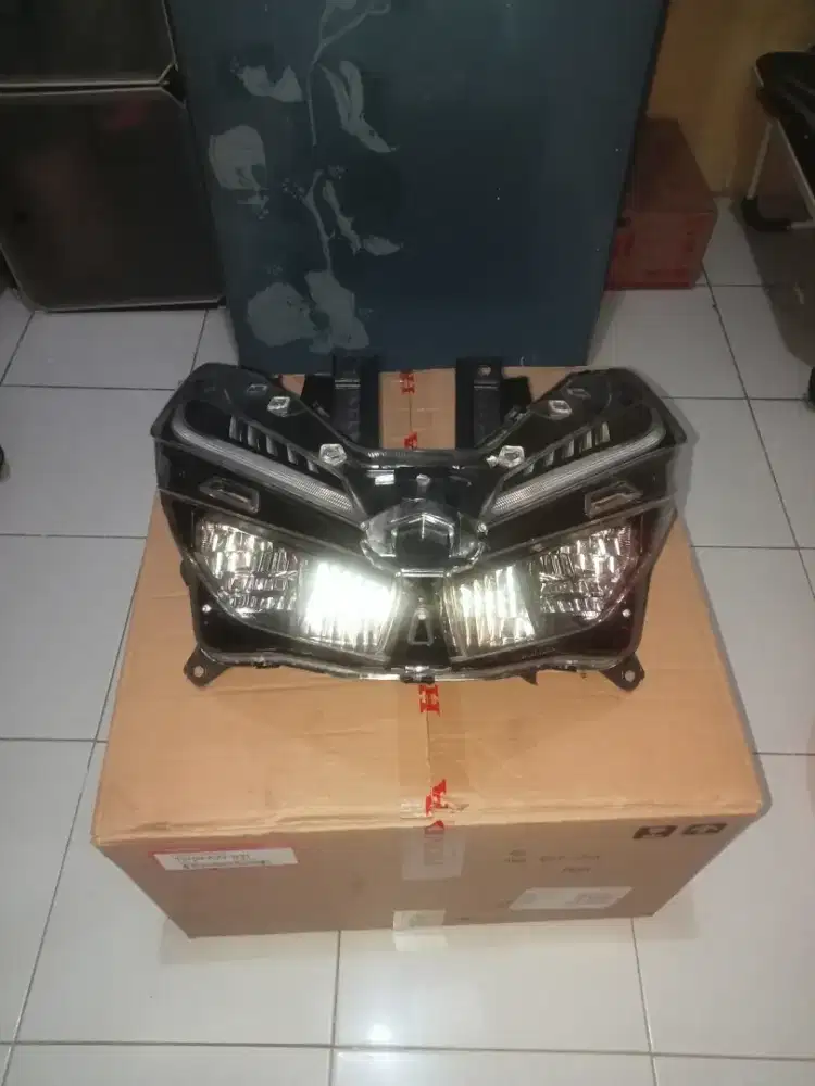 Jual lampu depan led. Vario 125 tahun 2025.original copotan