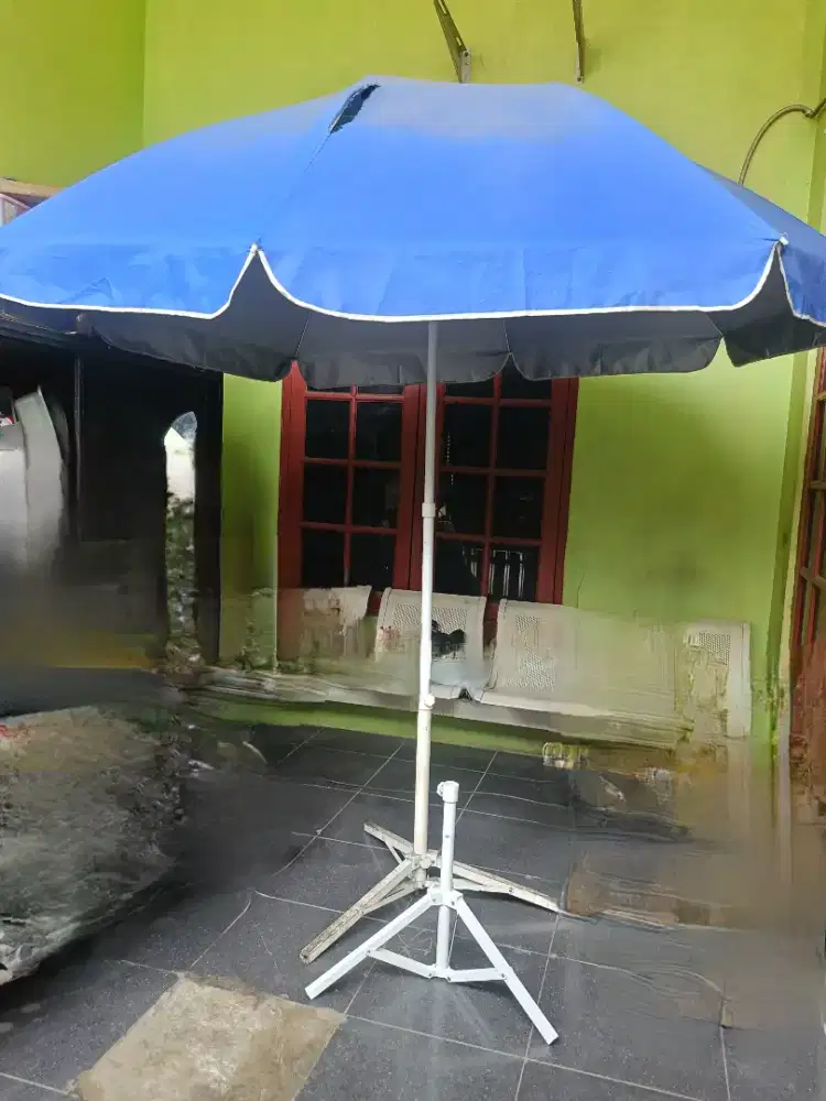 Payung jualan dan 2 tripod penyangga payung