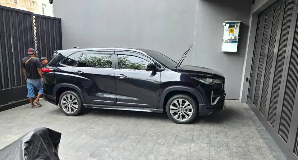 Dijual cepat toyota kijang innova zenix tipe Q modellista-AT 2024 akir
