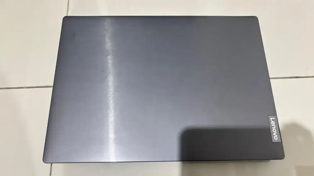 Laptop Lenovo, Fullset (Tas dan charger)