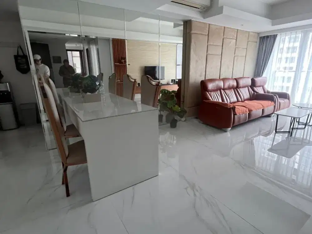 Apartemen Kensington Tower Dallington Lantai 16 uk. 102m Full Furnished bagus, view kolam renang, murah