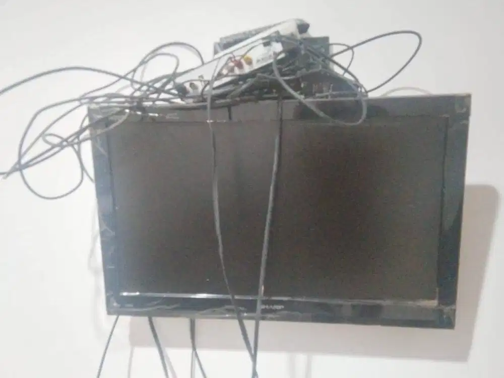 DIJUAL 1 Set TV LED SHARP 24inch + STB