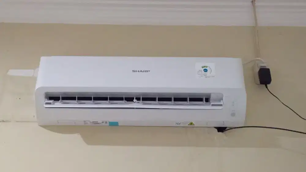 Dijual AC Sharp 1,5 PK ( Baru 1 bulan pakai)