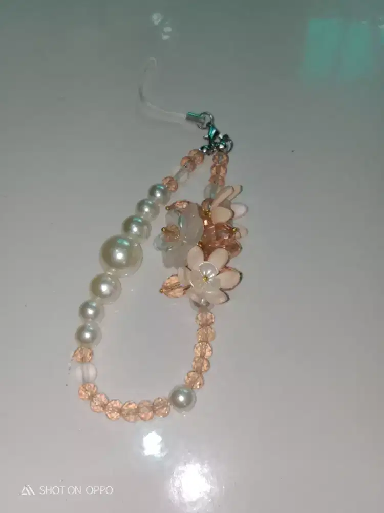 Aneka kerajinan manik