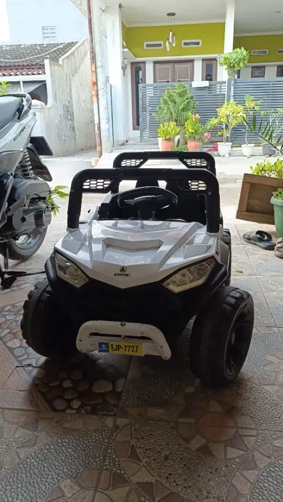 Mobil Aki Anak Jeep Offroad – 2 Seat, Kondisi Bagus