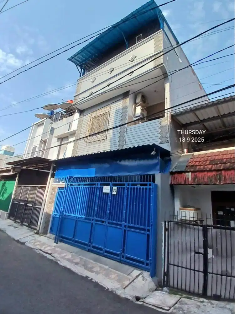 HOT SALE! Rumah JAKPUS 3 Lantai Full Renov – Lokasi Super Strategis