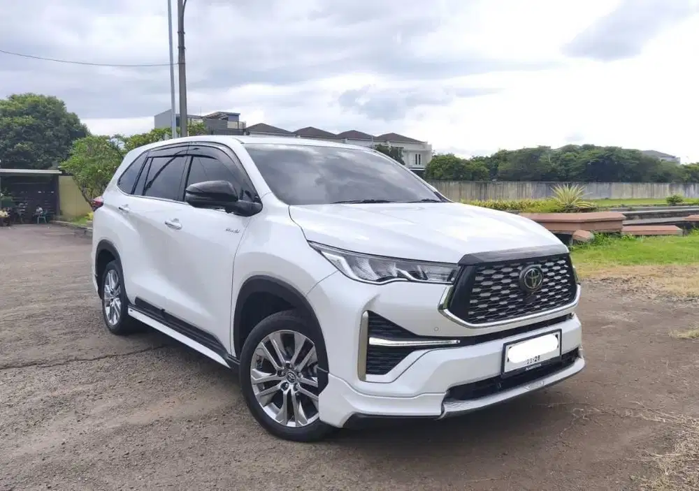 Toyota Innova Zenix Q Hybrid Modellista AT 2023 2024 Putih Premium