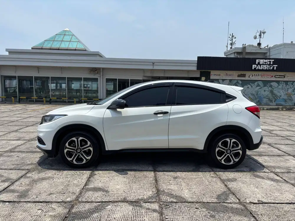Honda HR-V E 2019 CVT Bensin good condition
