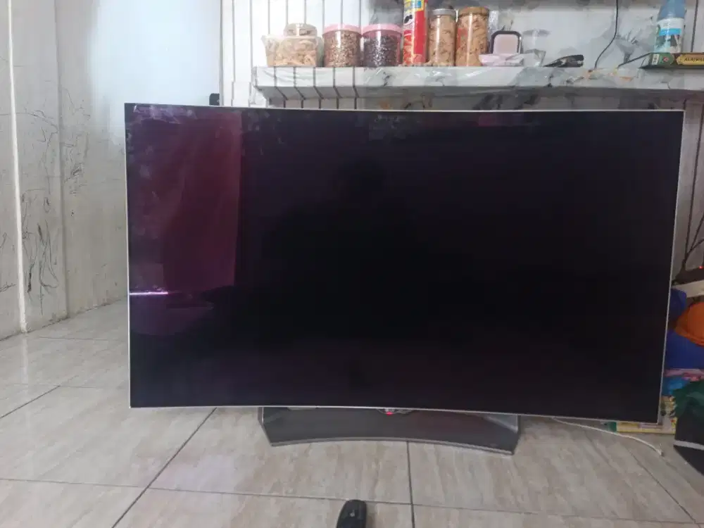Di jual tv LG OLED 55 INC LAYAR LENGKUNG
