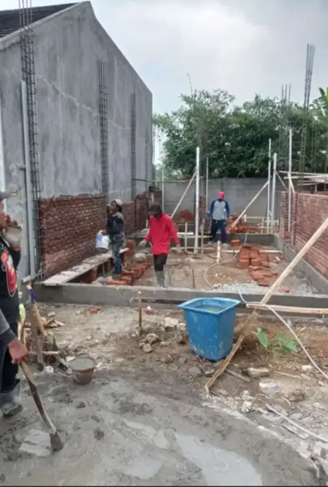 Tukang bangunan proyek