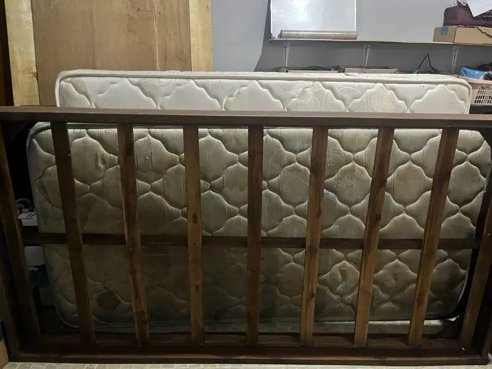 Dipan dan kasur bekas double size