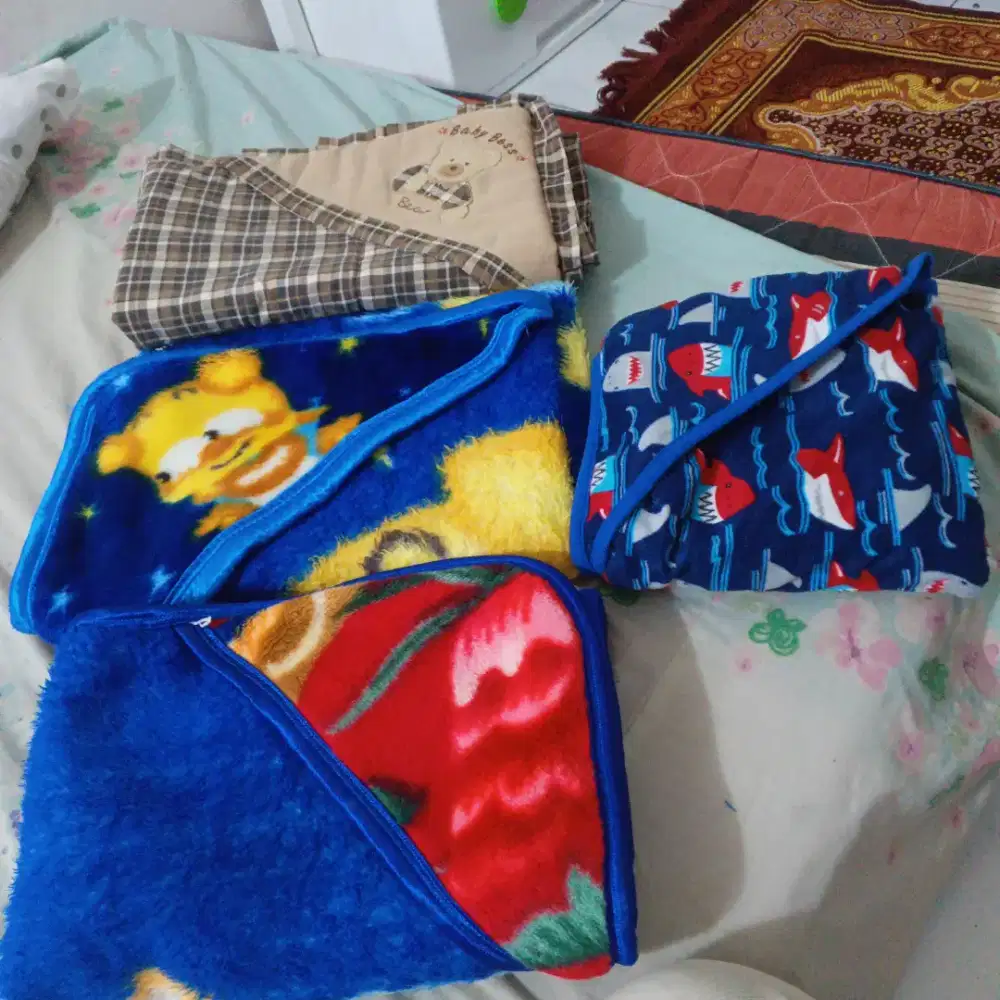 Selimut bayi ada 4