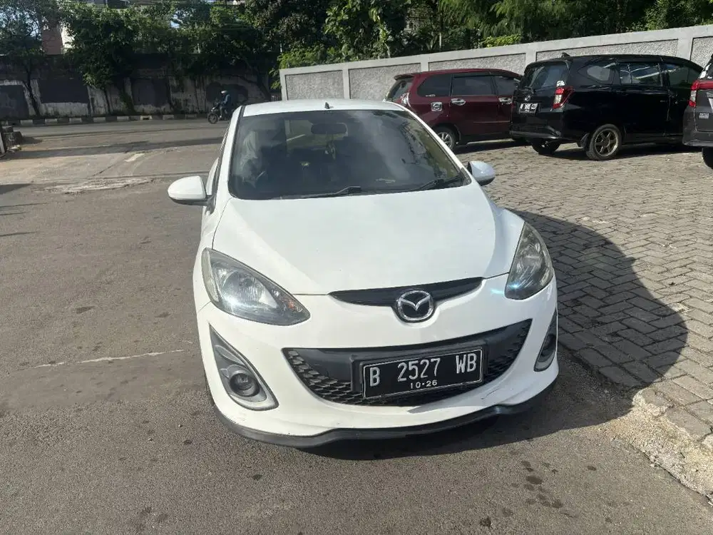 Mazda 2 Tahun 2011